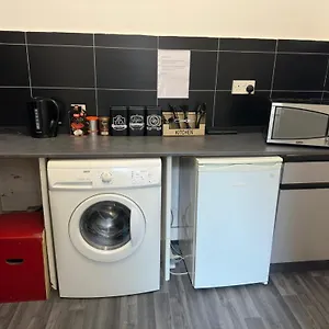  Homestay Central Location, Close To Bars Restaurants And Train Stations